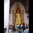 Die Buddhastatue Phra Ruang Rojanaridhi in der nördlichen Kapelle